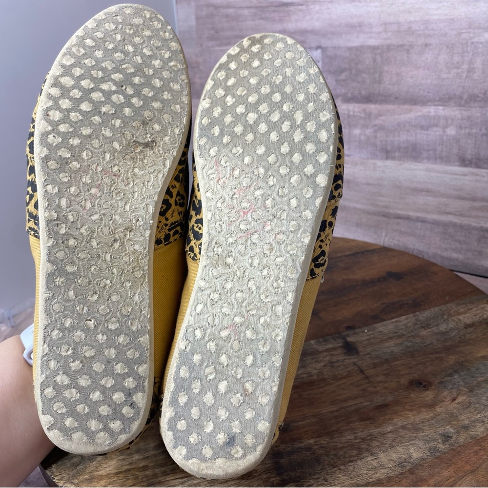 Toms National Geographic Classic Cheetah Slip ons - Size: W8 - Picture 3 of 8